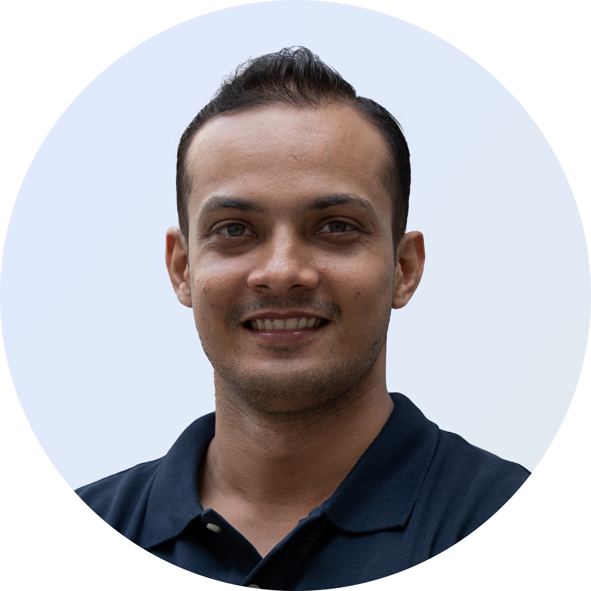 Gyan Headshot  - round - light