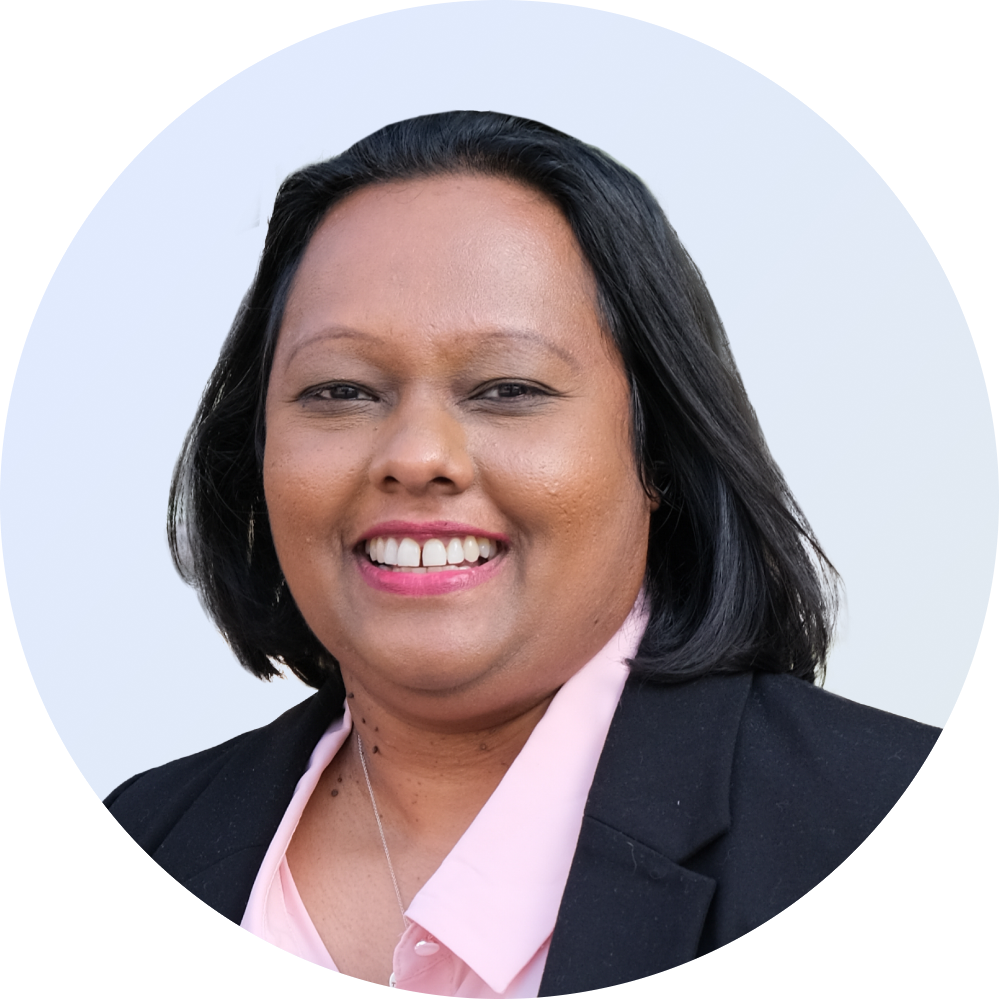 Navita Headshot - round - light